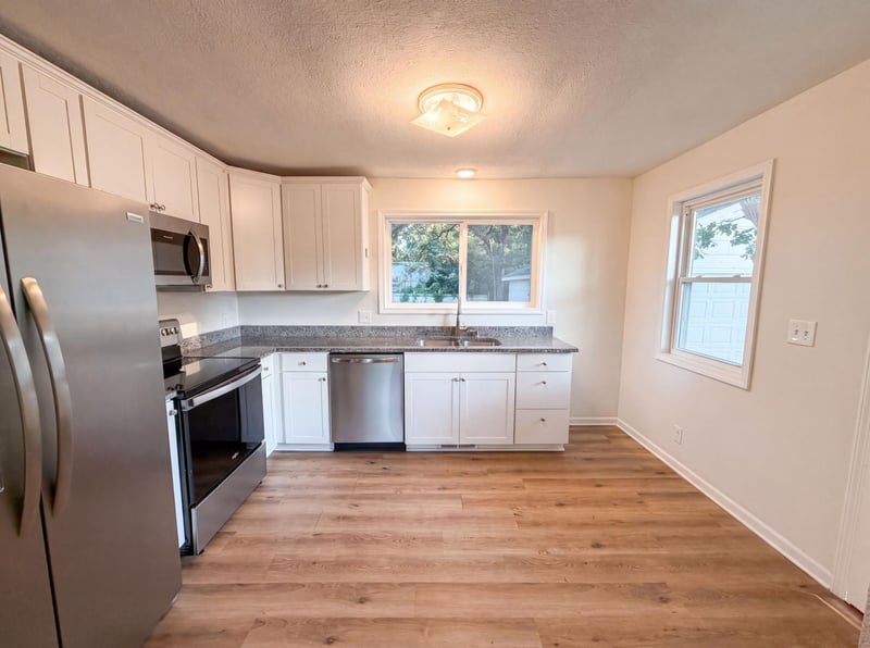 2084 Hillview Rd, Mounds View, MN 55112
