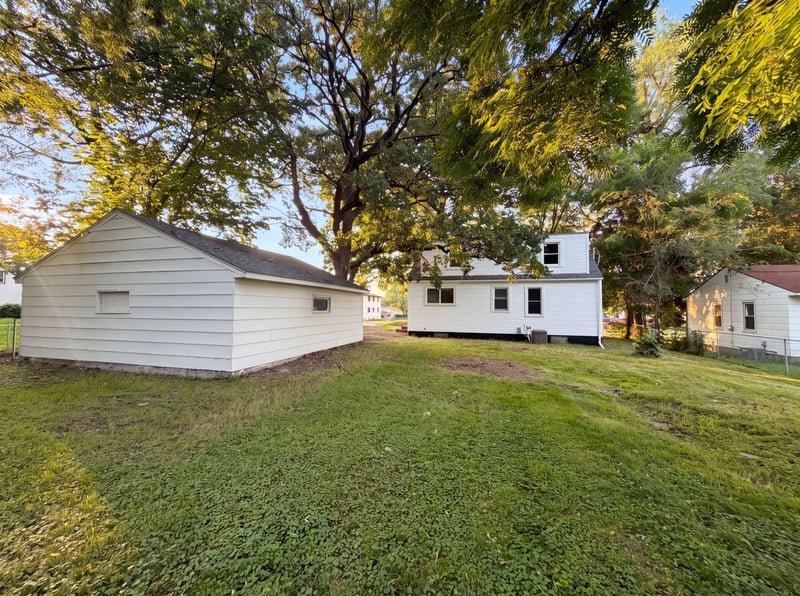 2084 Hillview Rd, Mounds View, MN 55112