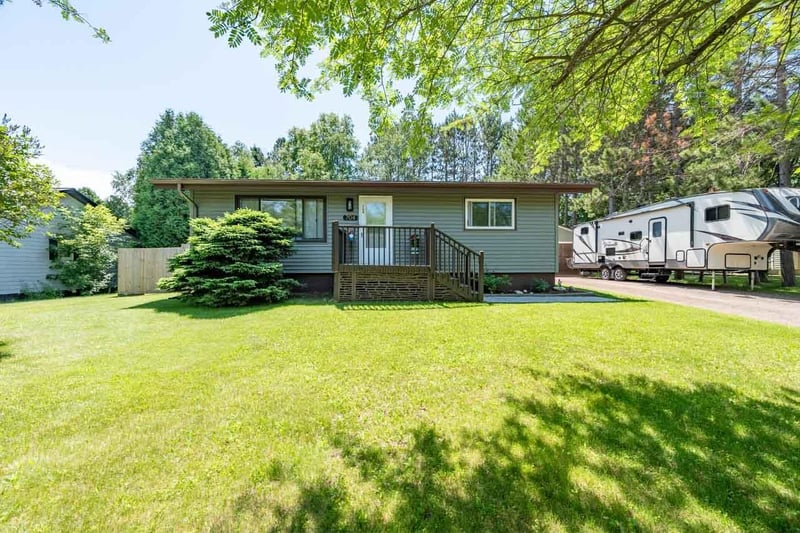 704 North Rd, Cloquet, MN 55720