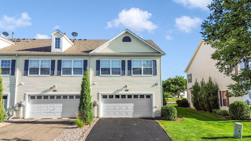1692 Liberty Cir, Shakopee, MN 55379
