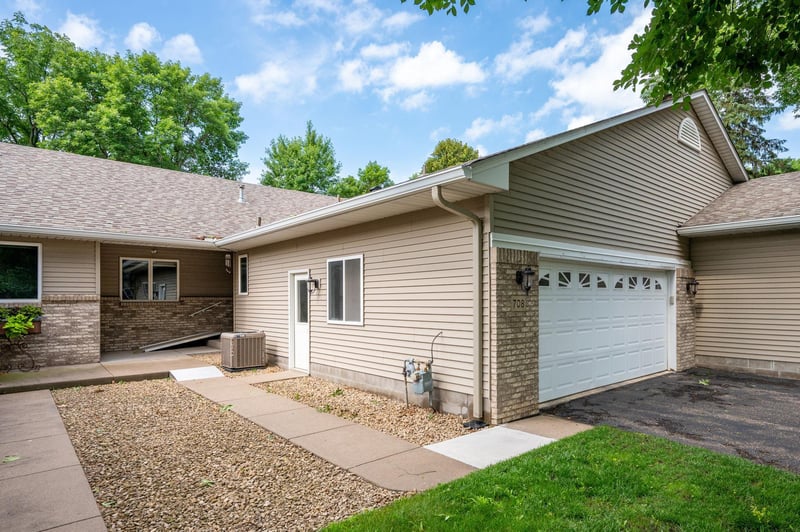 708 W 4th St, Monticello, MN 55362
