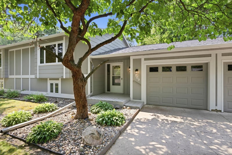 709 Nixon Ave SE, Watertown, MN 55388