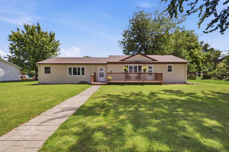 613 E Elm Ave, Olivia, MN 56277