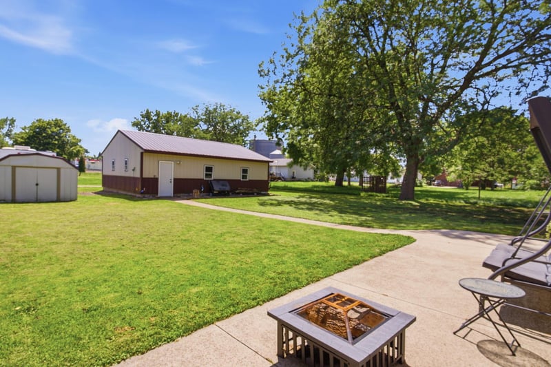 613 E Elm Ave, Olivia, MN 56277