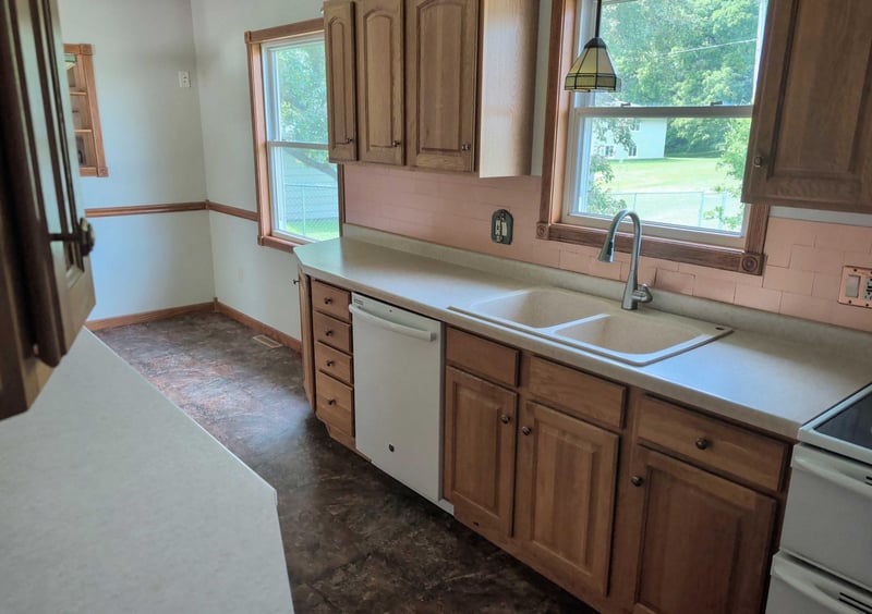 707 N High St, Rushford, MN 55971