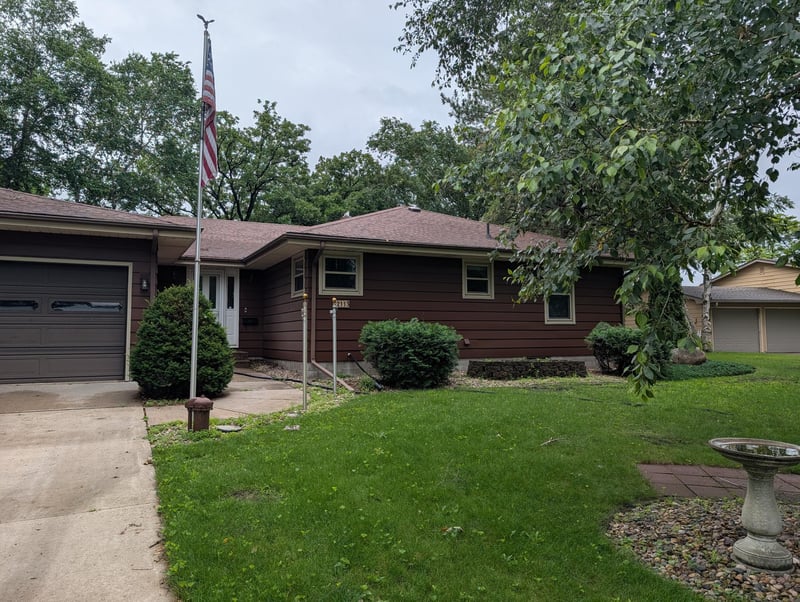 2113 Country Club Dr NE, Willmar, MN 56201