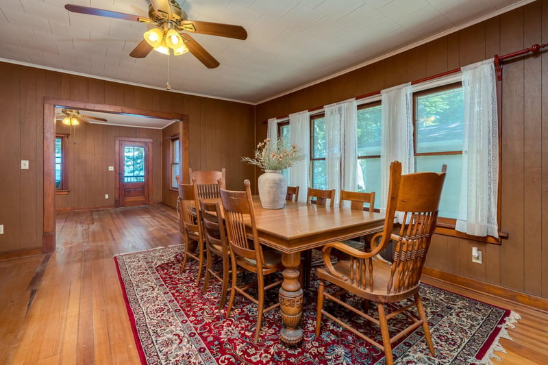 911 Reed St N, Waterville, MN 56096