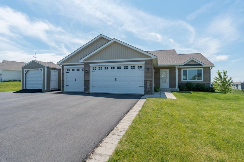 1000 Mulberry Ave NE, Montgomery, MN 56069