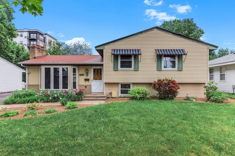6237 Russell Ave S, Richfield, MN 55423