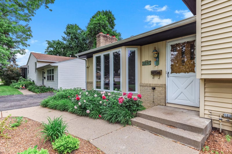 6237 Russell Ave S, Richfield, MN 55423