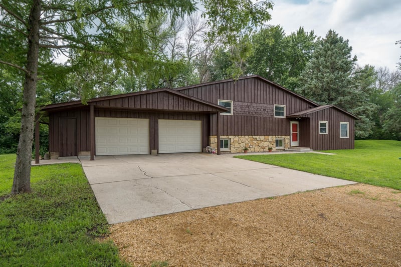 56977 142nd St, Mapleton, MN 56065