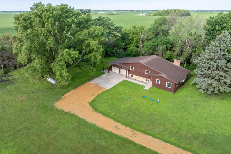56977 142nd St, Mapleton, MN 56065