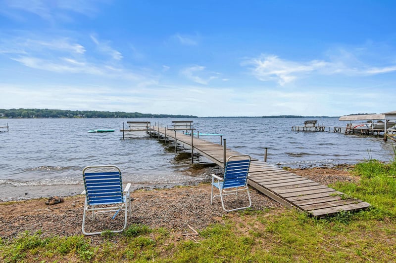 60 Grove St, Mahtomedi, MN 55115