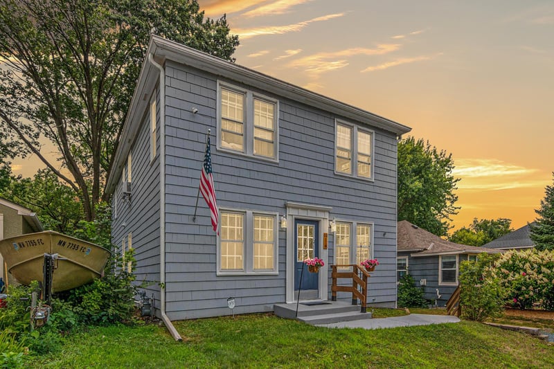 60 Grove St, Mahtomedi, MN 55115