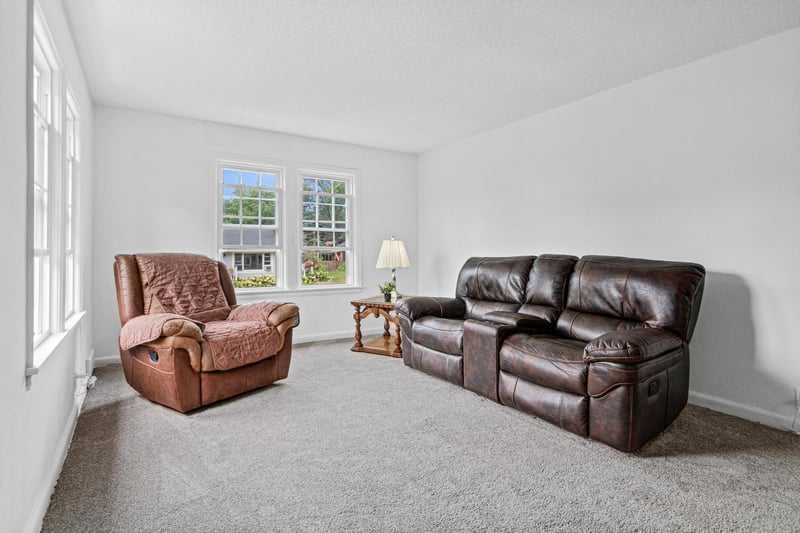 60 Grove St, Mahtomedi, MN 55115