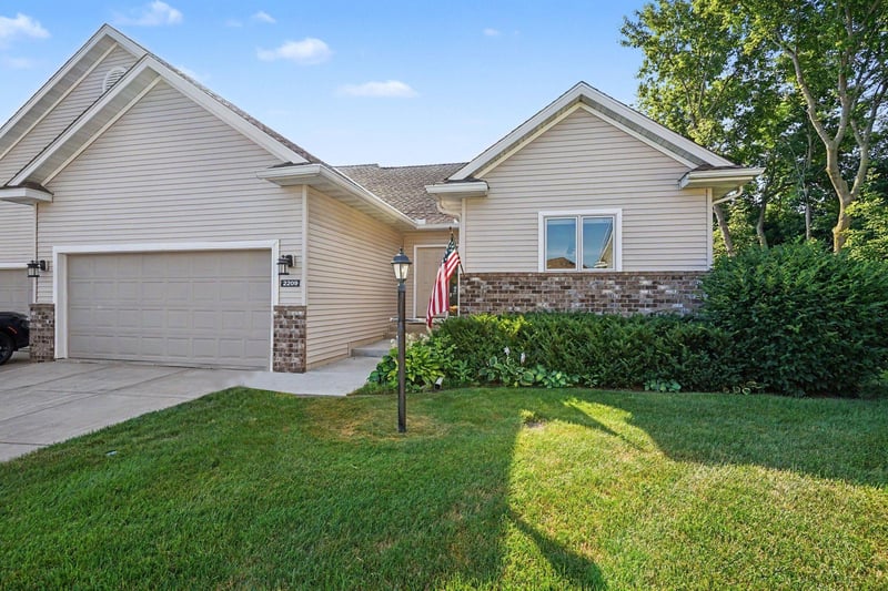 2209 Carter Ct, Northfield, MN 55057