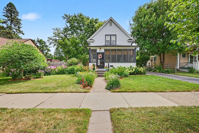 834 Stryker Ave, Saint Paul, MN 55107
