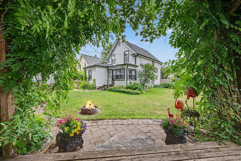 834 Stryker Ave, Saint Paul, MN 55107