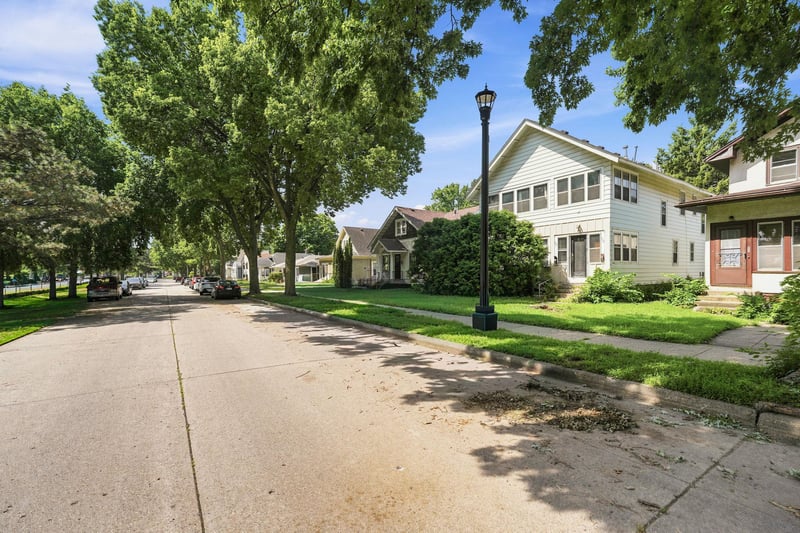 921 27th Ave SE, Minneapolis, MN 55414