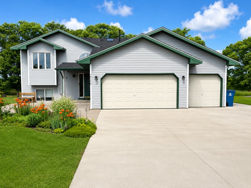 18598 Queen St NW, Elk River, MN 55330