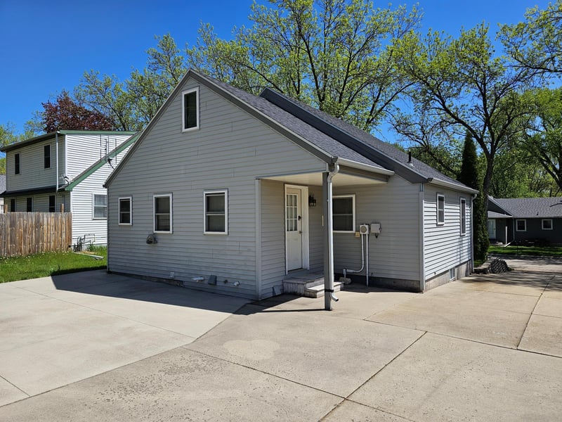412 14th St SE, Willmar, MN 56201