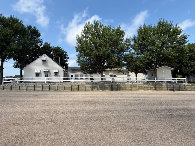 221 E Fletcher St, Luverne, MN 56156
