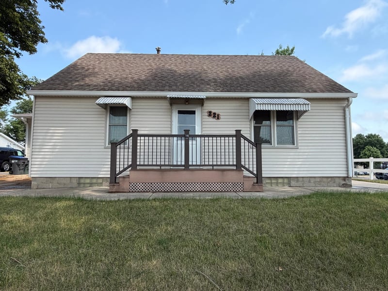 221 E Fletcher St, Luverne, MN 56156
