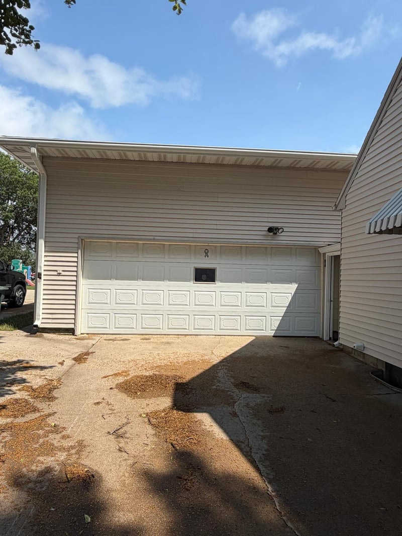221 E Fletcher St, Luverne, MN 56156