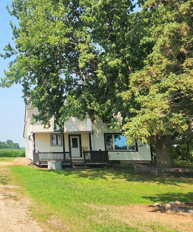 21969 230th Ave, Sleepy Eye, MN 56085