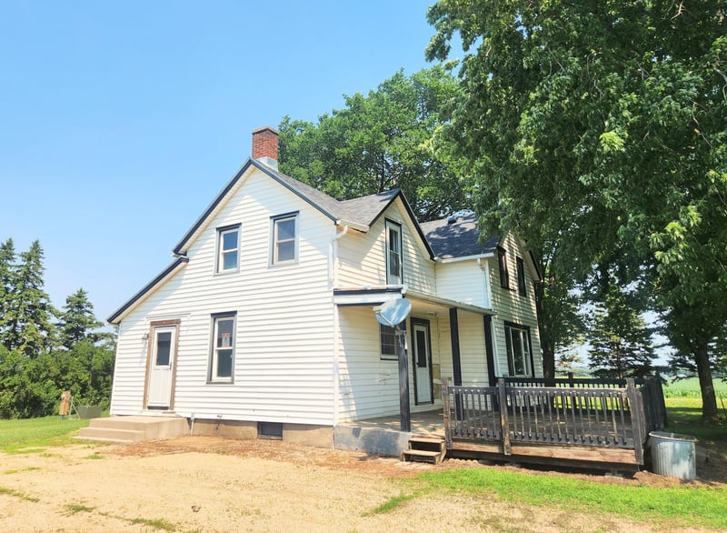 21969 230th Ave, Sleepy Eye, MN 56085