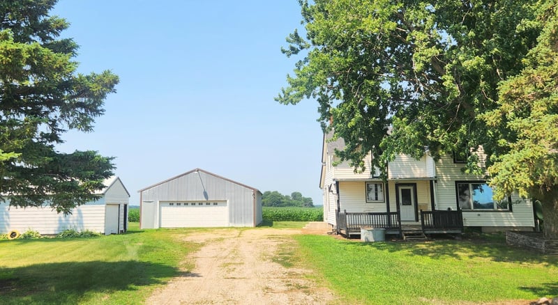 21969 230th Ave, Sleepy Eye, MN 56085