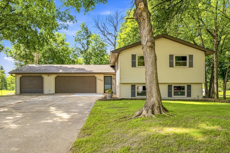 100 Shadywood Ln, Delano, MN 55328