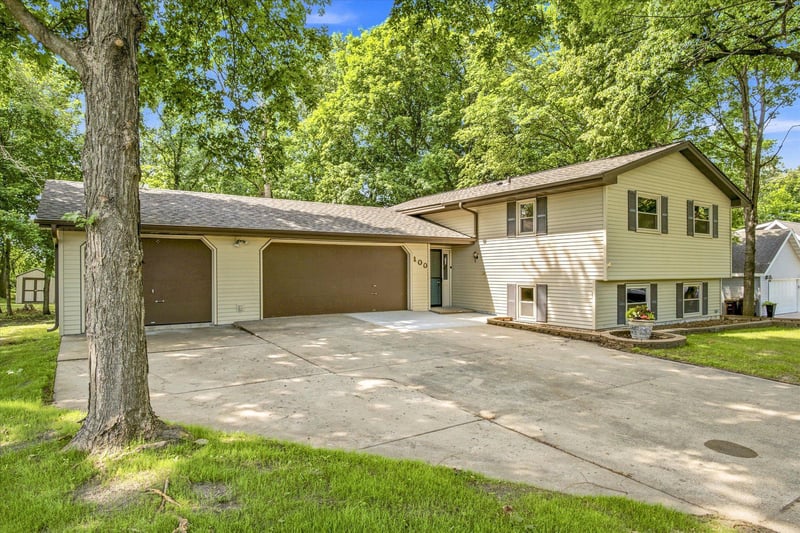 100 Shadywood Ln, Delano, MN 55328