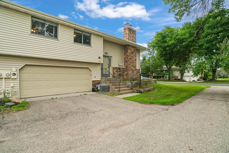 11913 70th Pl N, Maple Grove, MN 55369