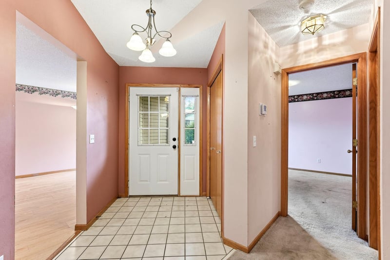 7050 Robinwood Trl, Woodbury, MN 55125