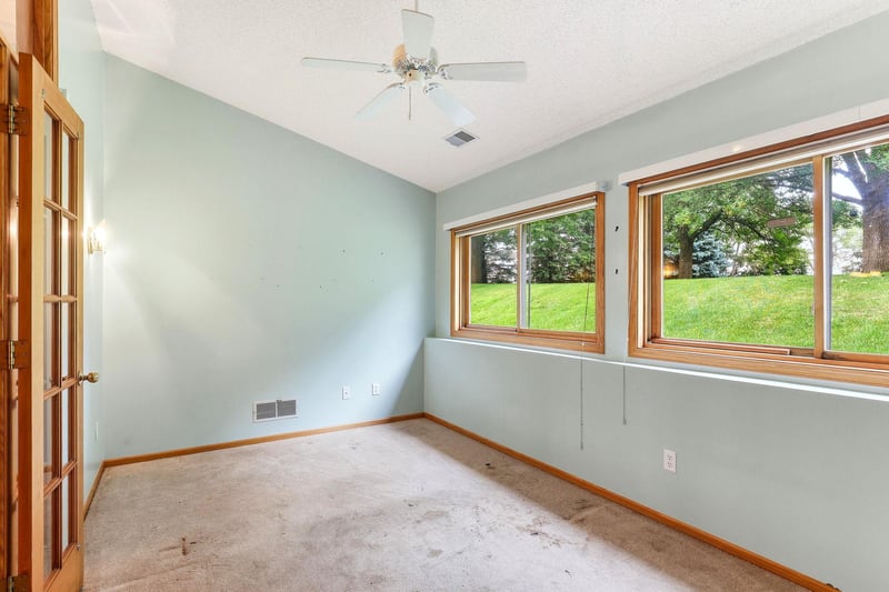 7050 Robinwood Trl, Woodbury, MN 55125