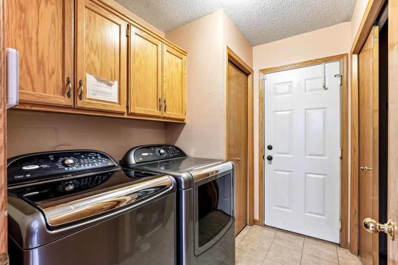 7050 Robinwood Trl, Woodbury, MN 55125