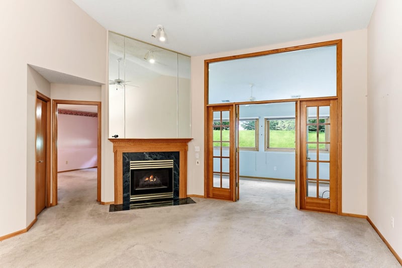 7050 Robinwood Trl, Woodbury, MN 55125