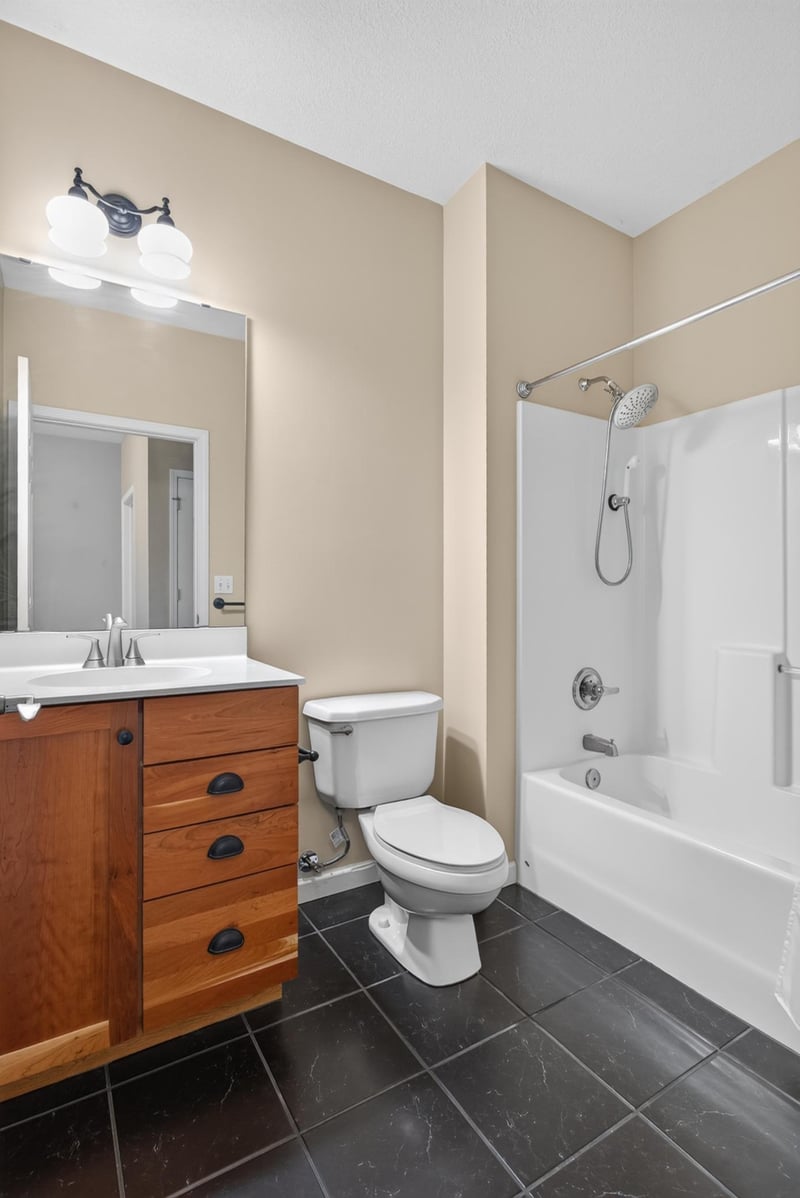 270 4th St E #102, Saint Paul, MN 55101