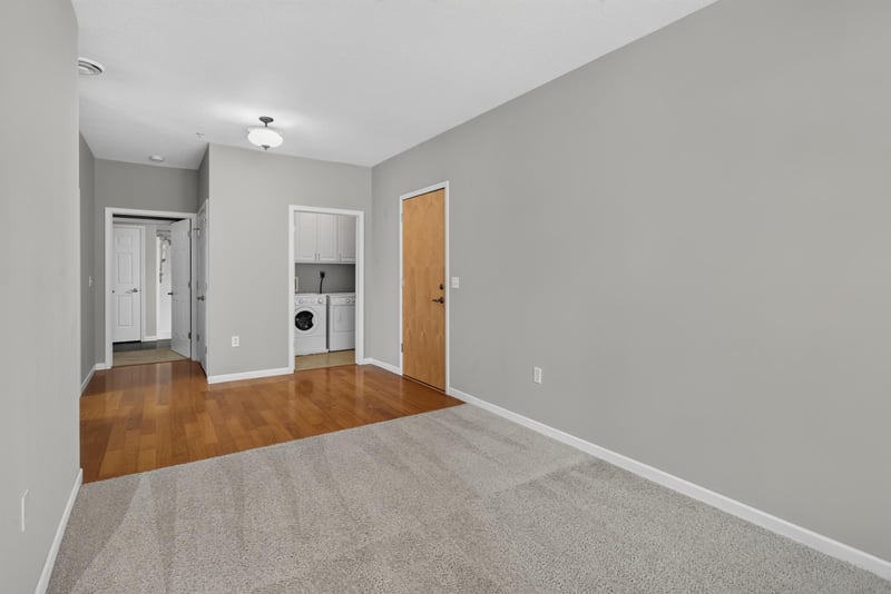 270 4th St E #102, Saint Paul, MN 55101