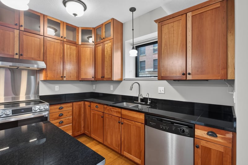 270 4th St E #102, Saint Paul, MN 55101