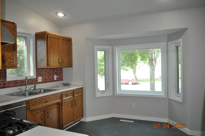 1007 Briar Creek Rd, Eagan, MN 55123