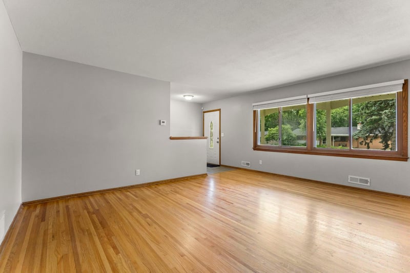 8460 Westbend Rd, Golden Valley, MN 55427