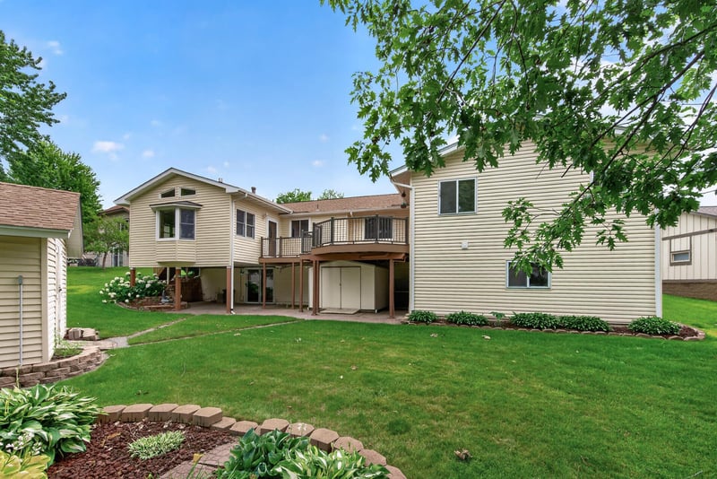 7910 W Park Hills Dr, Bloomington, MN 55438