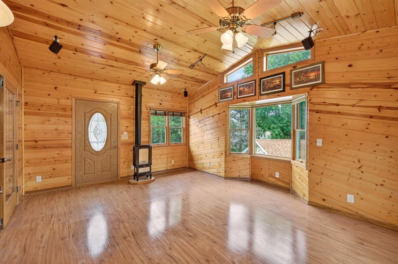 7910 W Park Hills Dr, Bloomington, MN 55438