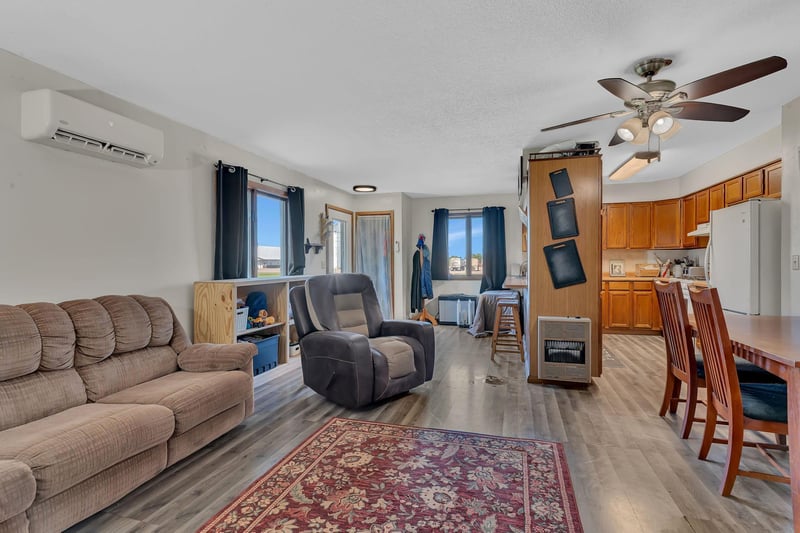 82140 370th St, Olivia, MN 56277