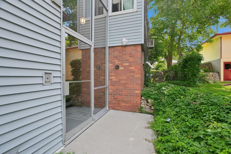 394 Pierce St N, Saint Paul, MN 55104