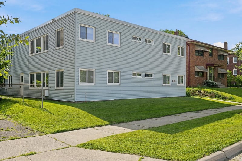 394 Pierce St N, Saint Paul, MN 55104