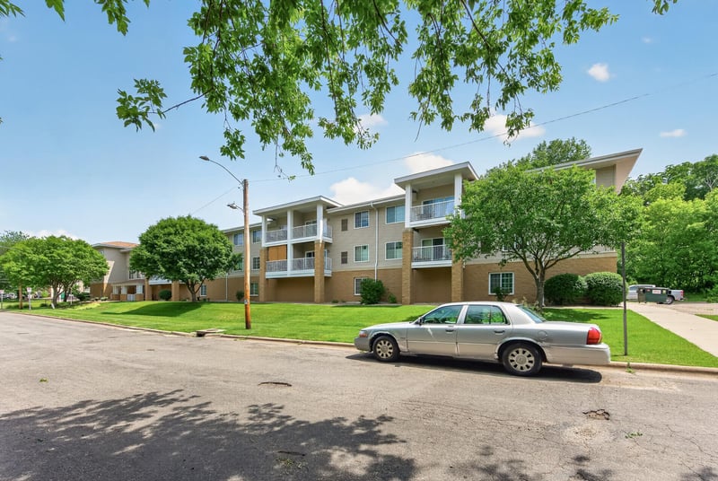 1600 Arundel St #304, Saint Paul, MN 55117