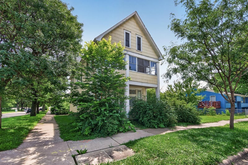 1136 Edgerton St, Saint Paul, MN 55130